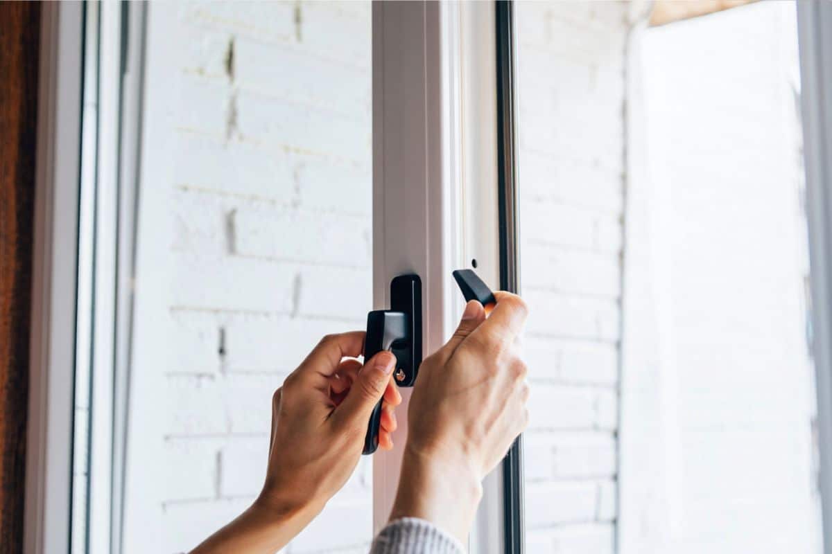 Le réglage caché des fenêtres qui divise par deux votre facture de chauffage